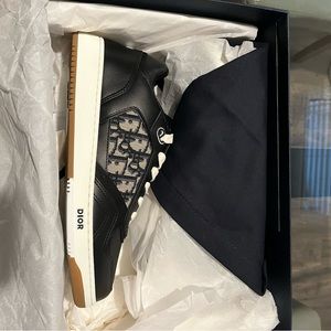 Men’s Dior low top sneaker brand new size 42